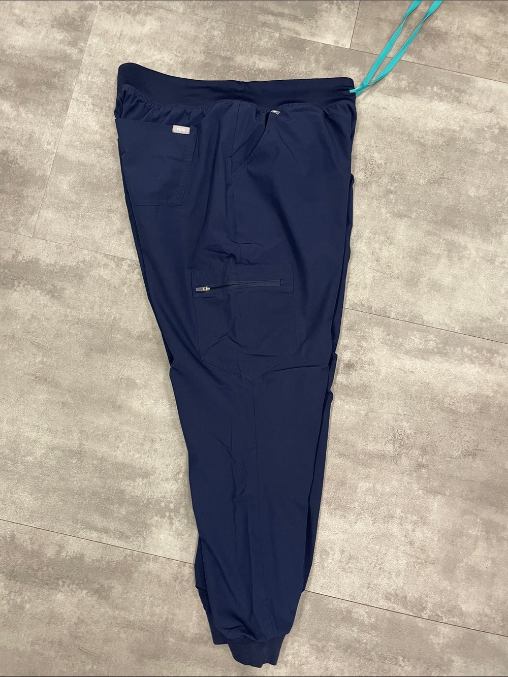 Sz Large 2 sets (4 pieces) navy blue, FIGS scrubs (Zamora joggers Catarina tops - Picture 8 of 15
